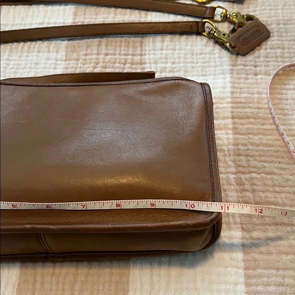 Vintage Coach Tan Leather Crossbody Bag with Gold Hardware - Picture 9 of 10